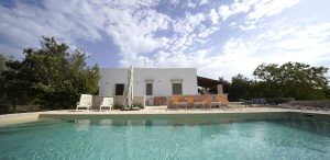 Front view of Trullo Genista Swimming pool
